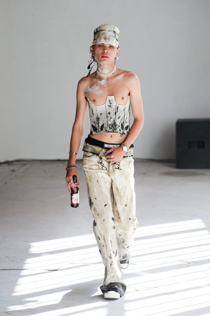 BLEACHED FLORAL PRINTED JEANS