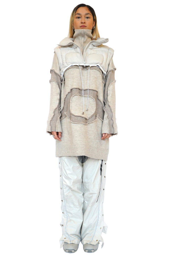 Cropped offwhite bodyvest, organic puffer details, high collar and drawstrings, Reconstruct